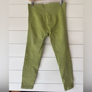 JoyLab women’s ribbed seamless green leggings!